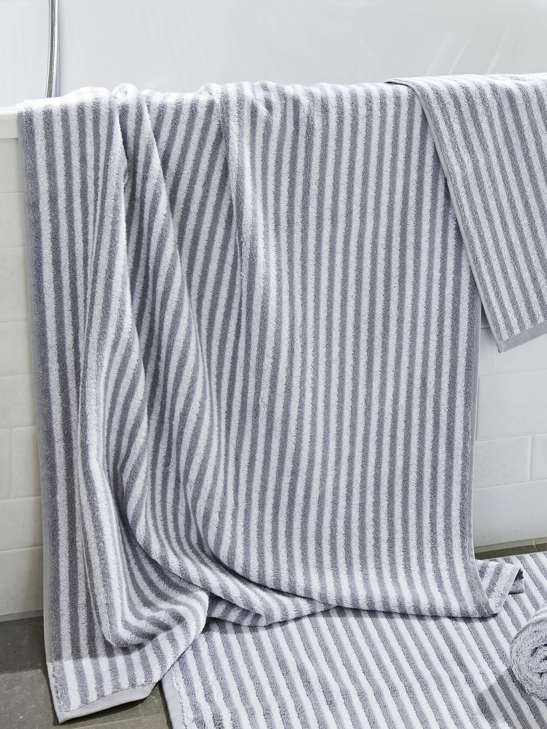 Махровое полотенце Shapes Stripes Silver ☞ Размер: 50 x 100 см