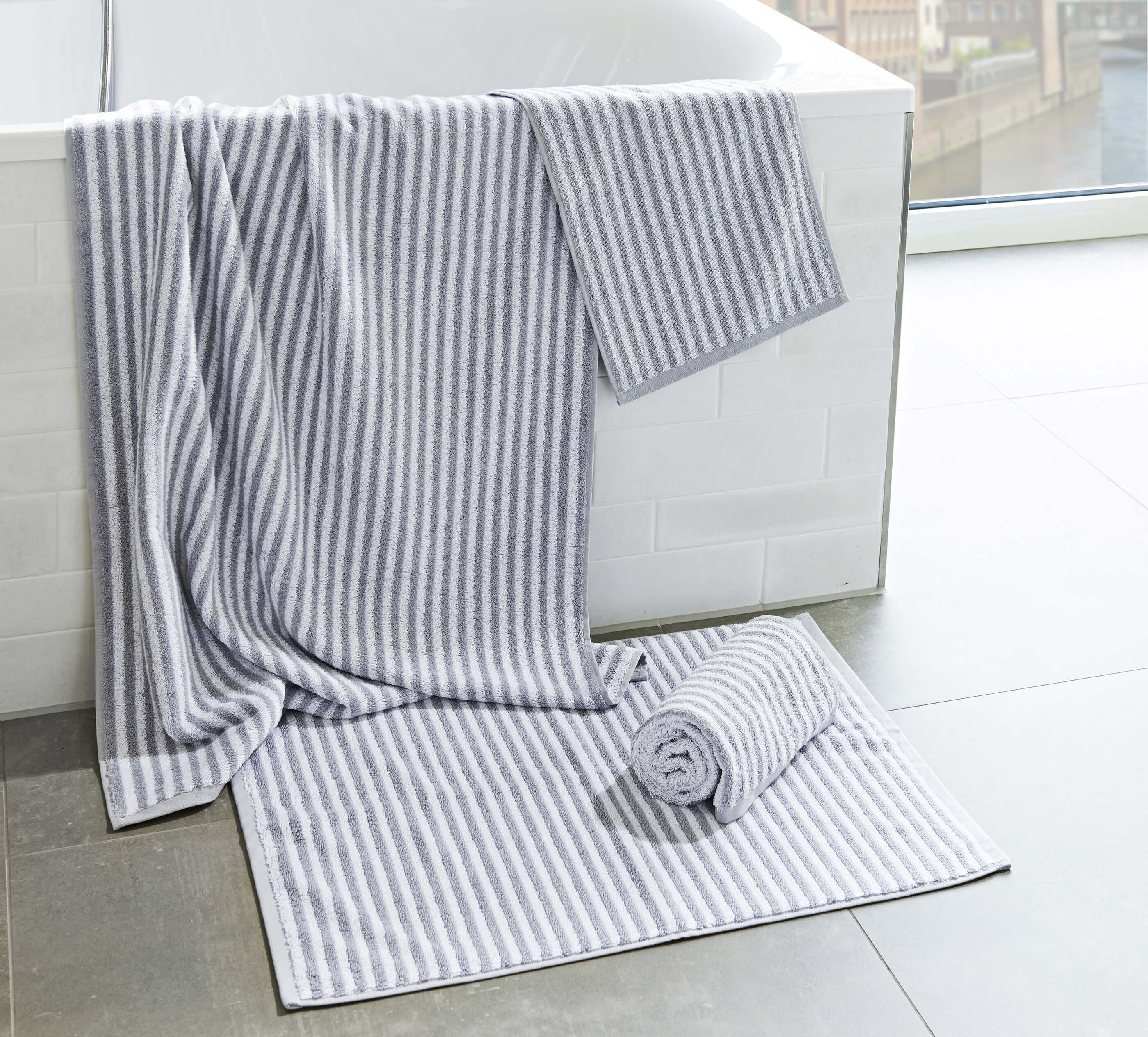 Махровое полотенце Shapes Stripes Silver ☞ Размер: 50 x 100 см