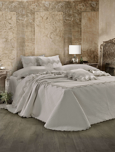 Дизайнерское покрывало Brenda Quilt