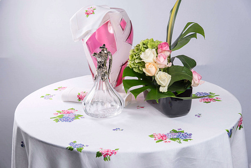 Вышитая скатерть Nappe Horteisia Франция